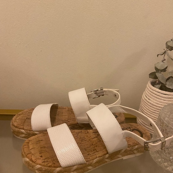 Circus by Sam Edelman Ani Sandal, like new!
Size 5, woven platform espadrille💃 - Picture 3 of 5